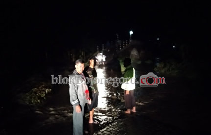 Banjir Bandang Genangi 17 Rumah di Gondang